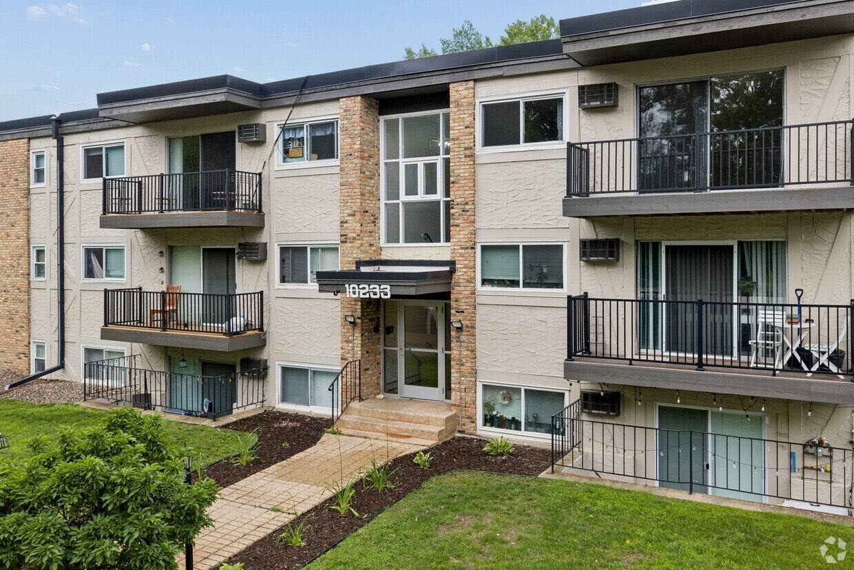 34 Grand — apartment buildings on 34th Street West in Minnetonka, Minnesota